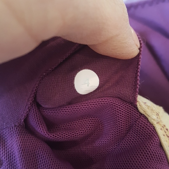 Lululemon AdjustableTop with Built in Bra - Picture 7 of 8